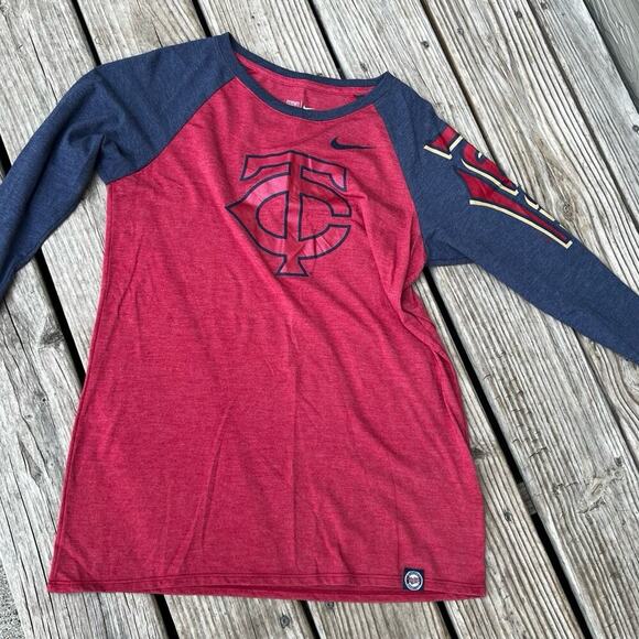 Nike women’s size M, Twins T-shirt 3/4 sleeve, crew neck - Picture 3 of 6